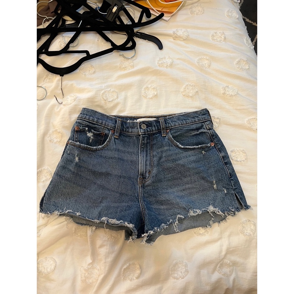 Abercrombie curve love mid rise mom short